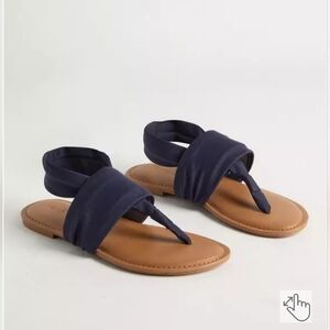 Torrid Fabric T Strap Sandals Size 10WW Navy Blue Thong Toe Extra Wide NWT